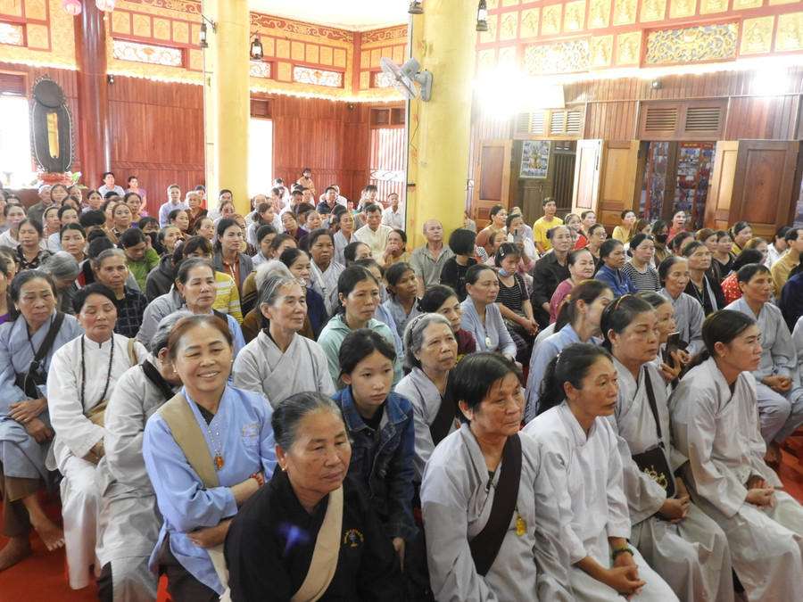 Đại biểu phật tử trong và ngoài huyện Ia Grai dự Đại Lễ Phật đản. Ảnh Thanh Nhật Đại biểu phật tử trong và ngoài huyện Ia Grai dự Đại Lễ Phật đản. Ảnh Thanh Nhật