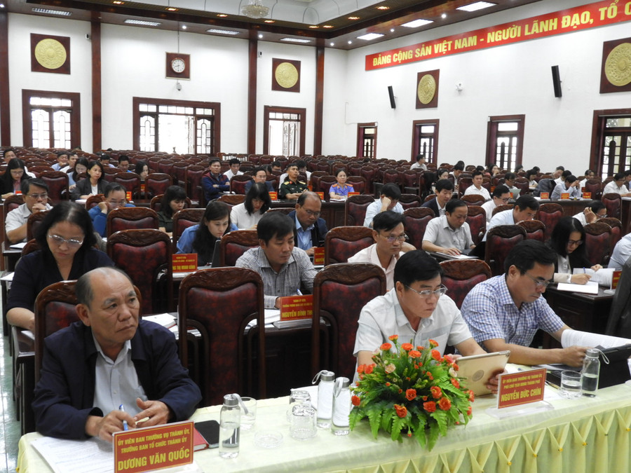 Cán bộ chủ chốt Thành phố Pleiku tham dự hội nghị. Ảnh Thanh Nhật Cán bộ chủ chốt Thành phố Pleiku tham dự hội nghị. Ảnh Thanh Nhật