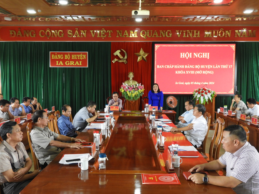 Quang cảnh hội nghị Ban Chấp hành Đảng bộ huyện Ia Grai lần thứ 17 khoá XVIII (mở rộng). Ảnh Thanh Nhật Quang cảnh hội nghị Ban Chấp hành Đảng bộ huyện Ia Grai lần thứ 17 khoá XVIII (mở rộng). Ảnh Thanh Nhật