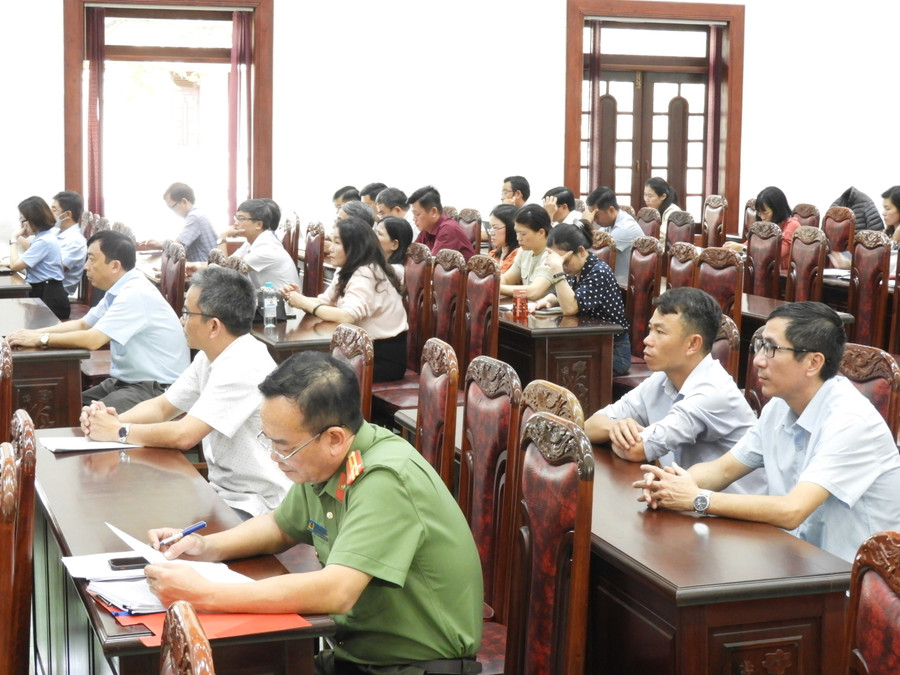 Cán bộ lãnh đạo các cơ quan đơn vị thuộc Đảng bộ thành phố tham dự hội nghị. Ảnh Thanh Nhật