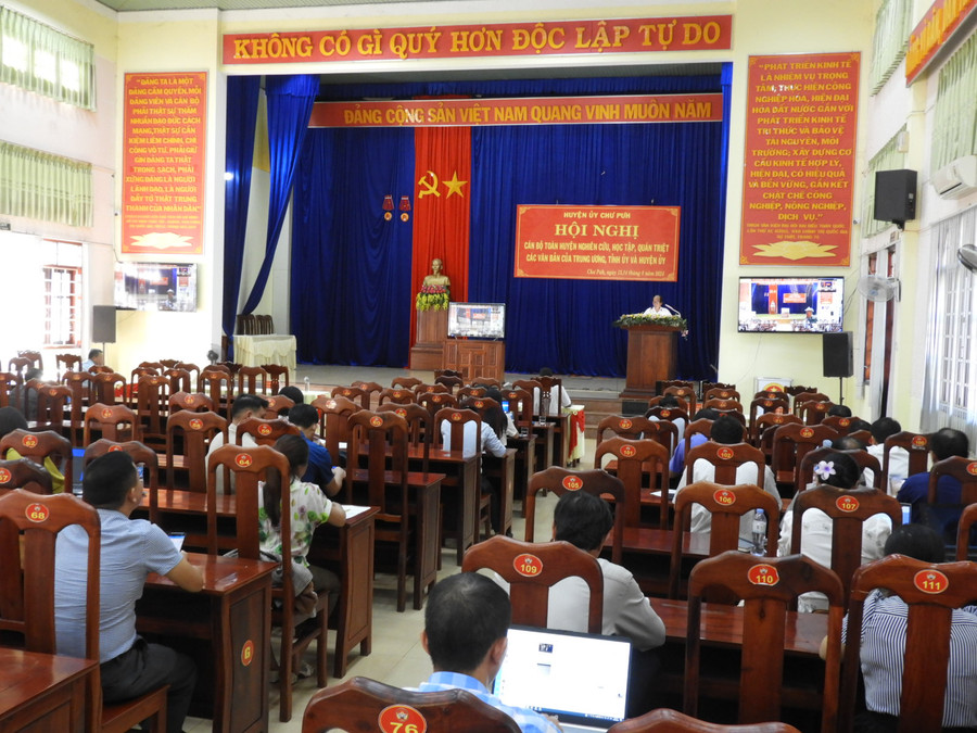 Quang cảnh hội nghị quán triệt nghị quyết và văn bản của Đảng tại điểm cầu trung tâm huyện Chư Pưh. Ảnh Thanh Nhật