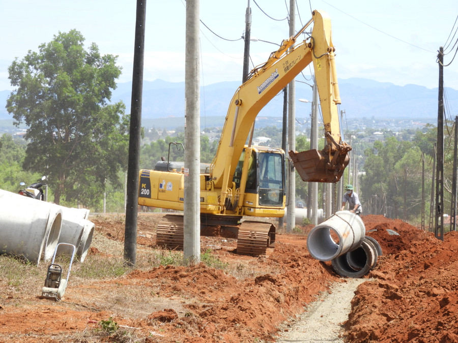 Những tháng cuối năm 2024, TP. Pleiku tập trung tháo gỡ các khó khăn, vướng mắc để đẩy nhanh tiến độ thực hiện các dự án đầu tư xây dựng cơ bản trọng điểm. Ảnh Thanh Nhật Những tháng cuối năm 2024, TP. Pleiku tập trung tháo gỡ các khó khăn, vướng mắc để đẩy nhanh tiến độ thực hiện các dự án đầu tư xây dựng cơ bản trọng điểm. Ảnh Thanh Nhật