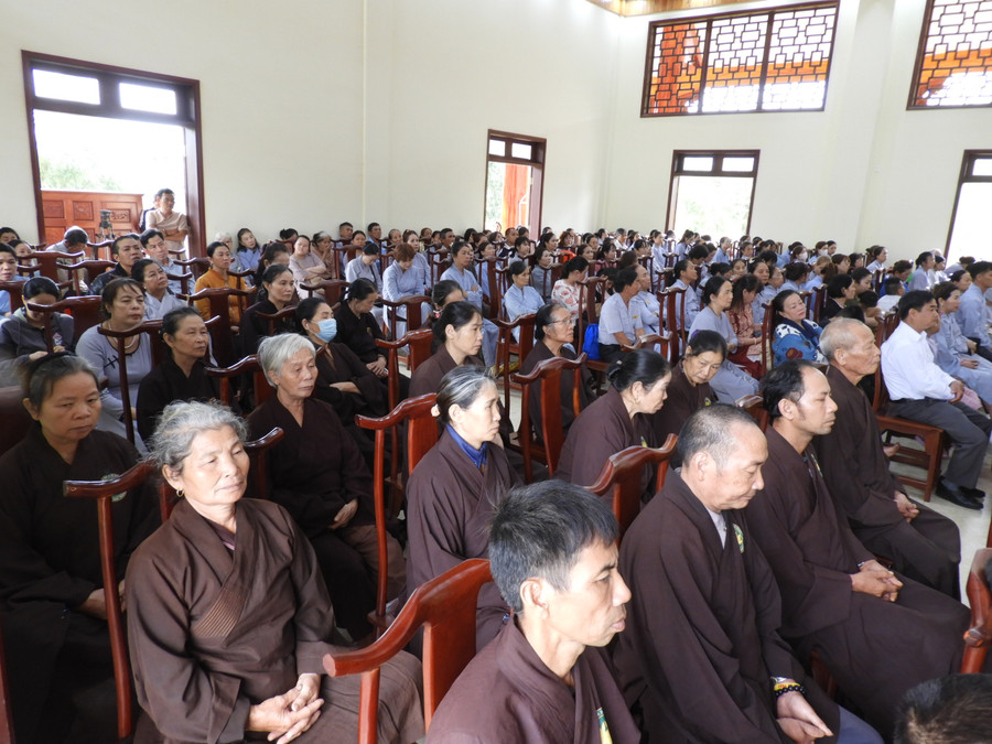 Đồng bào phật tử Gia Lai luôn phát huy đạo lý truyền thống “uống nước nhớ nguồn” biết ơn các anh hùng liệt sỹ. Ảnh: Thanh Nhật Đồng bào phật tử Gia Lai luôn phát huy đạo lý truyền thống “uống nước nhớ nguồn” biết ơn các anh hùng liệt sỹ. Ảnh: Thanh Nhật