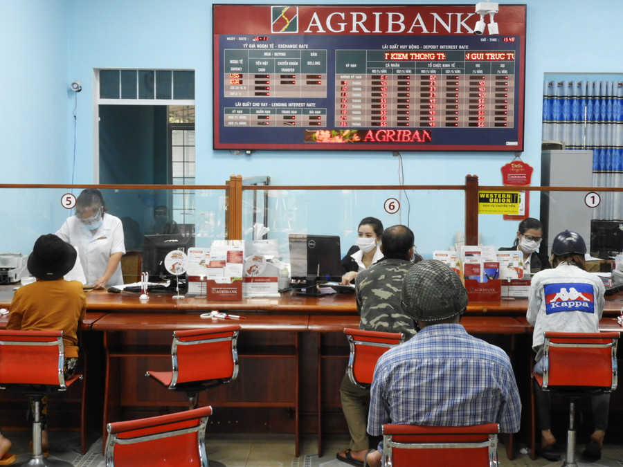 Ngân hàng Nông nghiệp và PTNT Chi nhánh huyện Mang Yang tăng cường hỗ trợ nông dân vay vốn đầu tư sản xuất. Ảnh Thanh Nhật