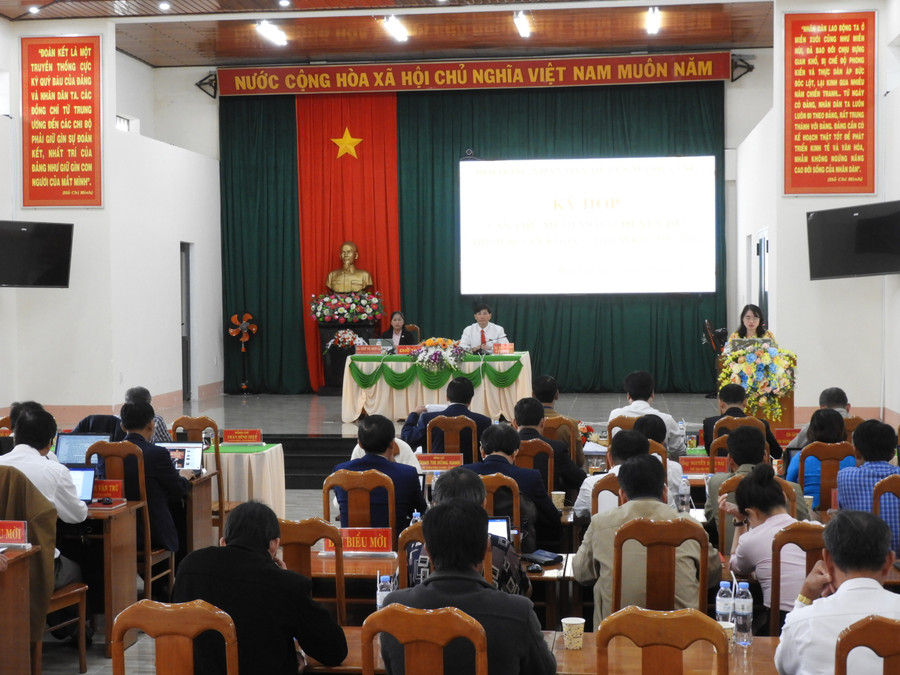 Quang cảnh Kỳ họp thứ 11 (chuyên đề) HĐND huyện Mang Yang khóa V (nhiệm kỳ 2021-2026). Ảnh Thanh Nhật Quang cảnh Kỳ họp thứ 11 (chuyên đề) HĐND huyện Mang Yang khóa V (nhiệm kỳ 2021-2026). Ảnh Thanh Nhật