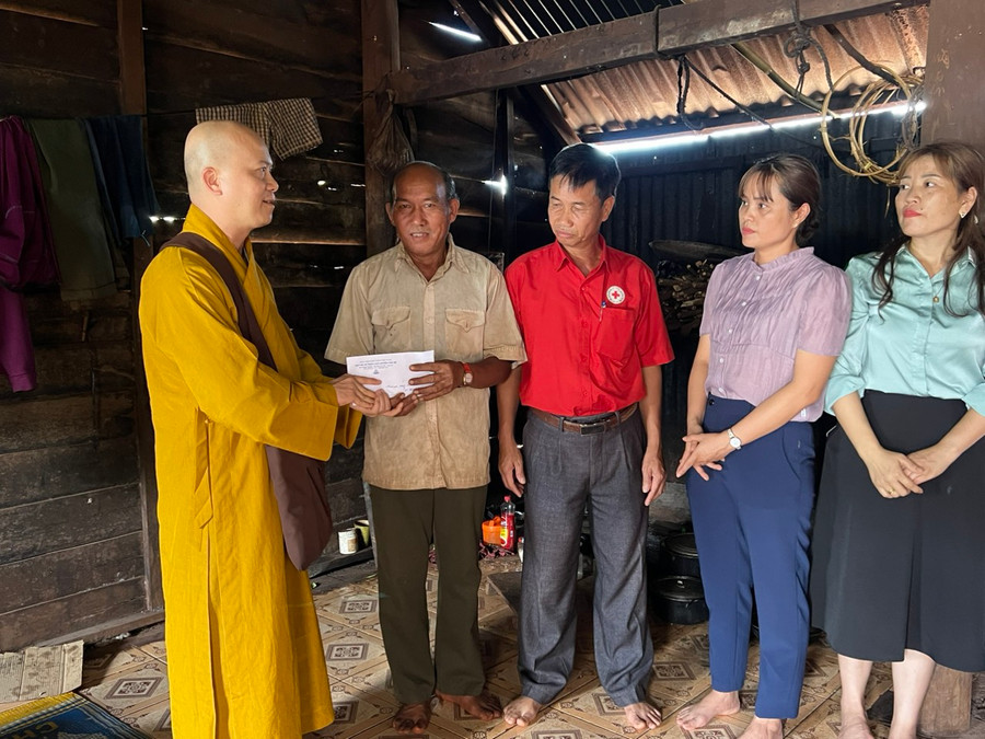 Các chùa, tịnh xá trong tỉnh tăng cường hoạt động từ thiện góp phần vào công tác an sinh xã hội tại địa phương. Ảnh Thanh Nhật Các chùa, tịnh xá trong tỉnh tăng cường hoạt động từ thiện góp phần vào công tác an sinh xã hội tại địa phương. Ảnh Thanh Nhật