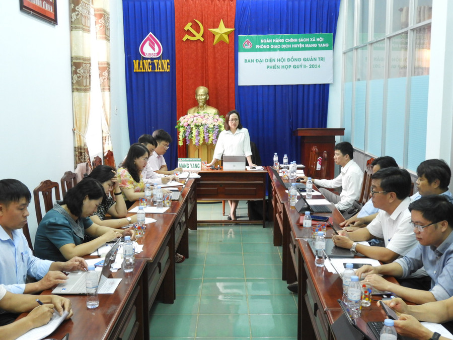 Quang cảnh hội nghị sơ kết công tác 6 tháng đầu năm và triển khai nhiệm vụ những tháng còn lại năm 2024 của Ban đại diện Hội đồng quản trị NHCSXH huyện Mang Yang. Ảnh Thanh Nhật Quang cảnh hội nghị sơ kết công tác 6 tháng đầu năm và triển khai nhiệm vụ những tháng còn lại năm 2024 của Ban đại diện Hội đồng quản trị NHCSXH huyện Mang Yang. Ảnh Thanh Nhật