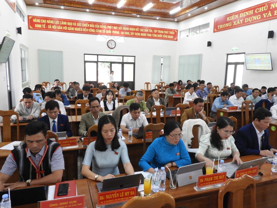 Đại biểu tham dự Kỳ họp thứ 14 HĐND huyện Mang Yang khóa V. Ảnh: Thanh Nhật Đại biểu tham dự Kỳ họp thứ 14 HĐND huyện Mang Yang khóa V. Ảnh: Thanh Nhật