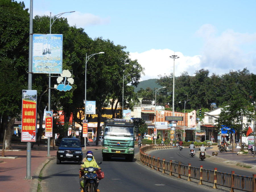 Quốc lộ 19 đoạn qua địa bàn huyện Mang Yang có mật độ phương tiện vận tải lưu thông lớn, tiềm ẩn nhiều nguy cơ ảnh hưởng về TTATGT tại địa phương. Ảnh Thanh Nhật