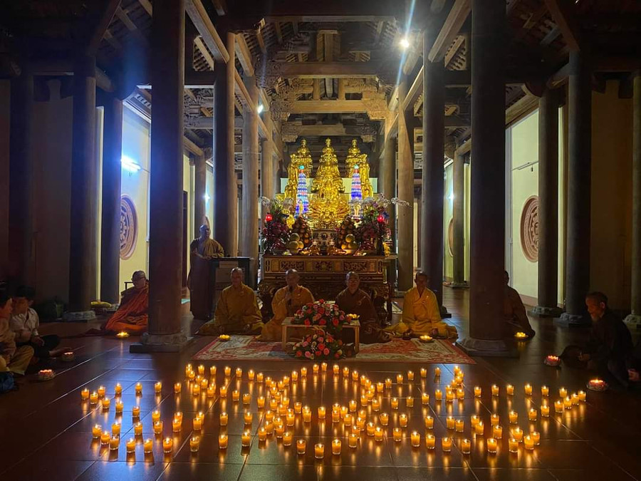 Đèn hoa đăng tại Đại lễ Vu lan báo hiếu Phật lịch 2567 - Dương lịch 2023 và Đại lễ cầu siêu tưởng niệm các anh hùng liệt sĩ. Ảnh: Thanh Nhật Đèn hoa đăng tại Đại lễ Vu lan báo hiếu Phật lịch 2567 - Dương lịch 2023 và Đại lễ cầu siêu tưởng niệm các anh hùng liệt sĩ. Ảnh: Thanh Nhật