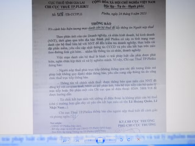 Văn bản thông báo của Chi cục Thuế TP. Pleiku về “Cảnh báo hiện tượng mạo danh cán bộ thuế để lấy thông tin người nộp thuế”. Ảnh Thanh Nhật