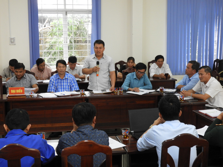 Lãnh đạo các cơ quan, ban ngành, đoàn thể huyện tham gia ý kiến tại hội nghị. Ảnh Thanh Nhật Lãnh đạo các cơ quan, ban ngành, đoàn thể huyện tham gia ý kiến tại hội nghị. Ảnh Thanh Nhật