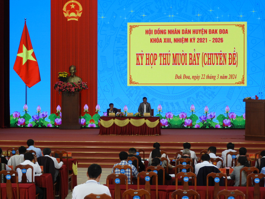 Quang cảnh kỳ họp thứ mười bảy (chuyên đề) HĐND huyện Đak Đoa khóa XIII nhiệm kỳ 2021-2026. Ảnh Thanh Nhật