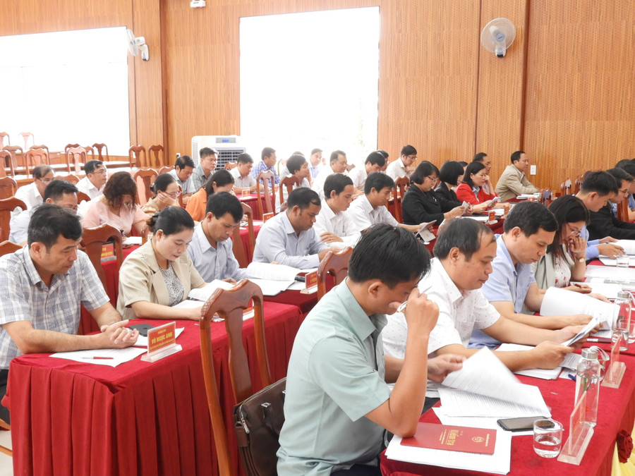 Cán bộ chủ chốt của huyện Đak Đoa dự hội nghị Ban Chấp hành Đảng bộ huyện lần thứ 15 khoá XVII (mở rộng). Ảnh Thanh Nhật Cán bộ chủ chốt của huyện Đak Đoa dự hội nghị Ban Chấp hành Đảng bộ huyện lần thứ 15 khoá XVII (mở rộng). Ảnh Thanh Nhật