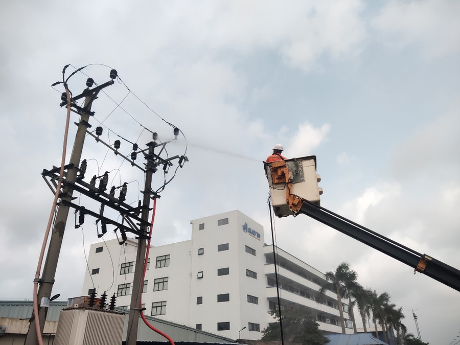 Tập trung bảo dưỡng lưới điện để đảm bảo cấp điện an toàn, ổn định Tập trung bảo dưỡng lưới điện để đảm bảo cấp điện an toàn, ổn định