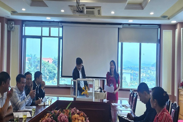 Tổ chức bốc thăm người được xác minh tài sản, thu nhập năm 2023 của tỉnh Lào Cai. Ảnh: Thanh tra tỉnh Lào Cai cung cấp