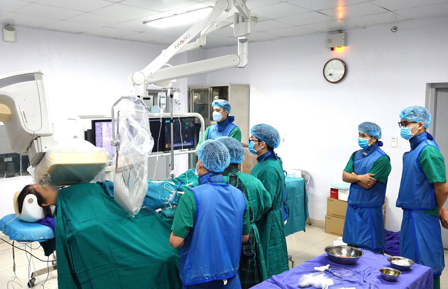 Bệnh viện Bãi Cháy đầu tư hệ thống phòng can thiệp tim mạch hiện đại để triển khai thực hiện hiệu quả các kỹ thuật can thiệp tim mạch cho người bệnh