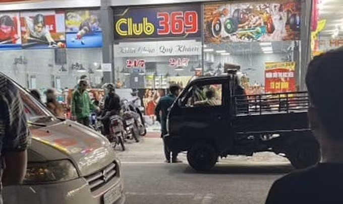 Cảnh sát phong tỏa, khám nghiệm hiện trường vụ án mạng