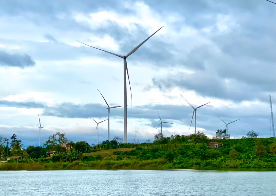 Chủ đầu tư Nhà máy điện gió Phát triển Miền Núi và Nhà máy điện gió Chế biến Tây Nguyên. Ảnh: Lê Anh Chủ đầu tư Nhà máy điện gió Phát triển Miền Núi và Nhà máy điện gió Chế biến Tây Nguyên. Ảnh: Lê Anh