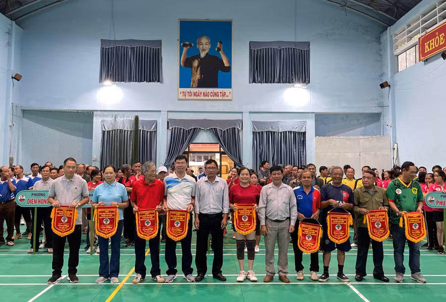 Hơn 120 vận động viên nam và nữ tranh tài tại giải đấu. Ảnh: Văn Ngọc