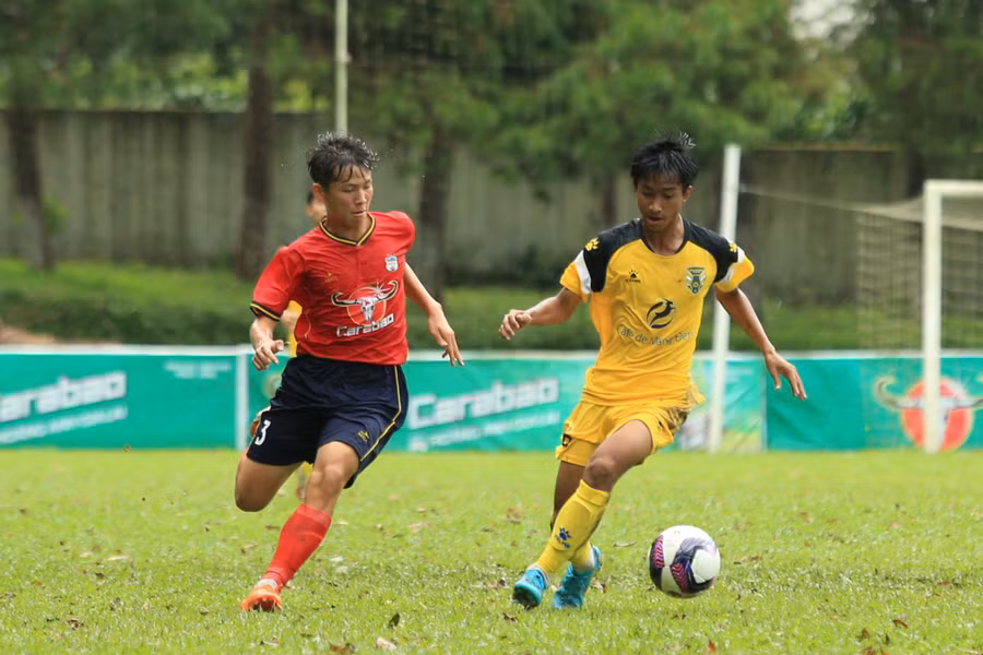 U21 HAGL (trái) đã phải nhận thất bại thứ 2 liên tiếp. Ảnh: Vũ Lê