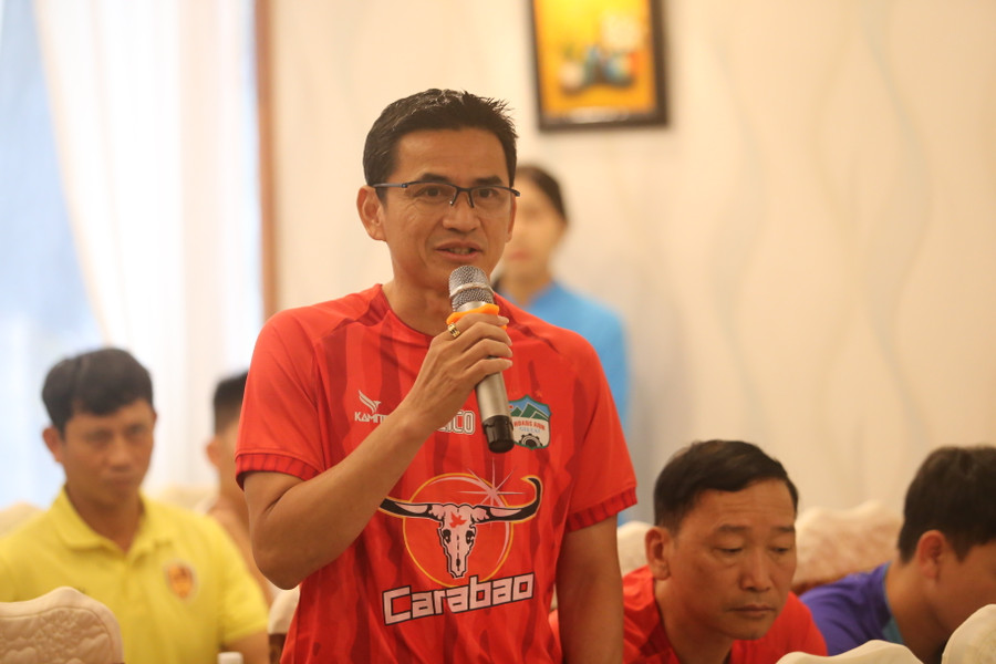 Huấn luyện viên Kiatisak cho biết HAGL sẽ chơi hết mình ở giải năm nay. Ảnh: Văn Ngọc
