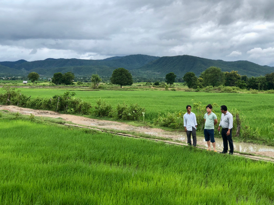 Thành viên trong nông hội trồng lúa nước chất lượng cao xã Chư Drăng, Krông Pa trao đổi kinh nghiệm làm lúa nước. Ảnh: Lê Nam Thành viên trong nông hội trồng lúa nước chất lượng cao xã Chư Drăng, Krông Pa trao đổi kinh nghiệm làm lúa nước. Ảnh: Lê Nam