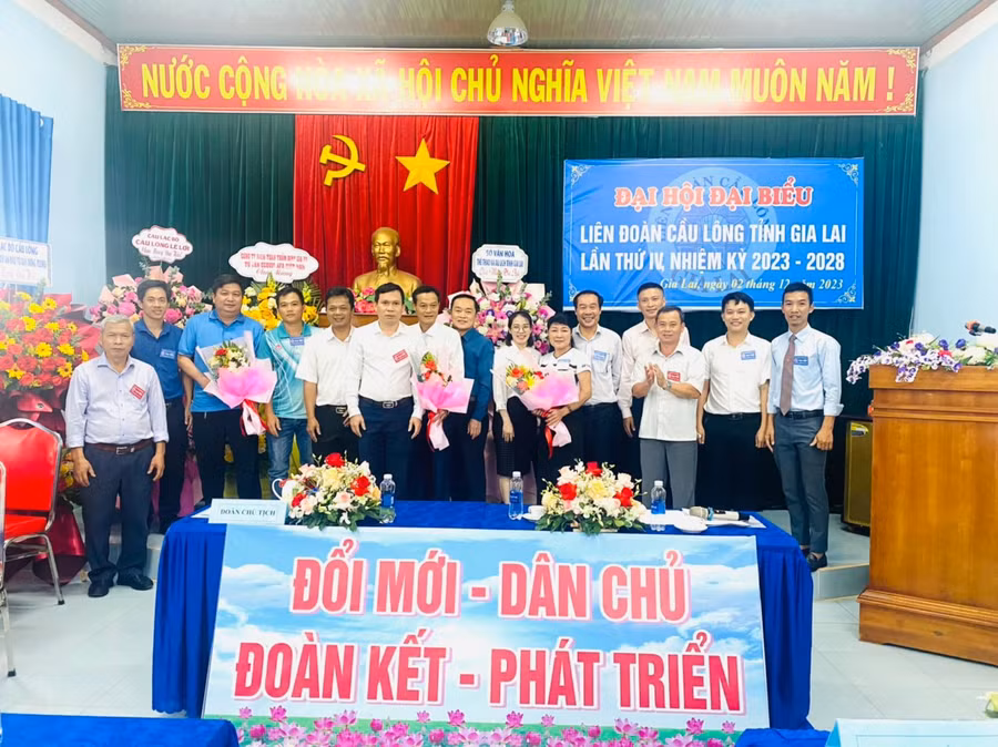 Ban chấp hành nhiệm kỳ mới đã ra mắt Đại hội. Ảnh: Văn Ngọc