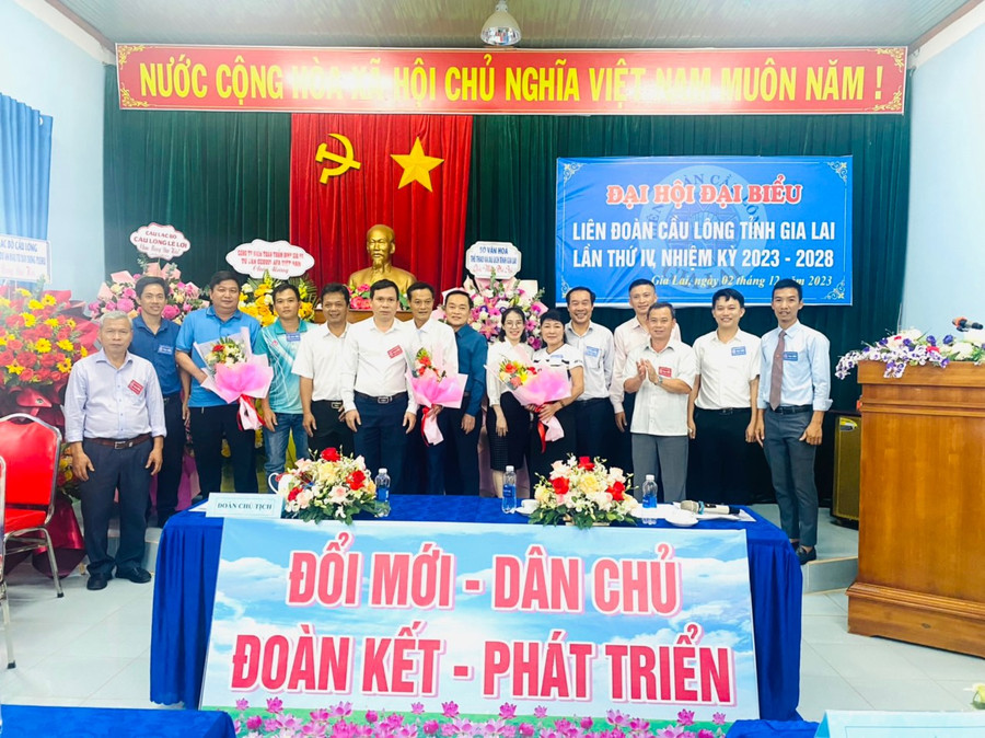 Ban chấp hành nhiệm kỳ mới đã ra mắt Đại hội. Ảnh: Văn Ngọc Ban chấp hành nhiệm kỳ mới đã ra mắt Đại hội. Ảnh: Văn Ngọc