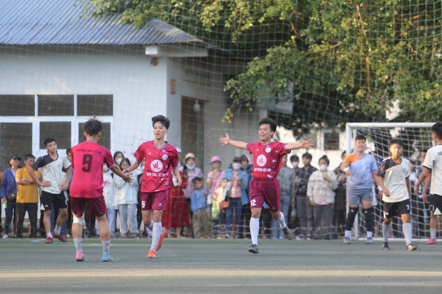 THPT Lê Lợi đã xuất sắc trong những pha phản công. Ảnh: Văn Ngọc