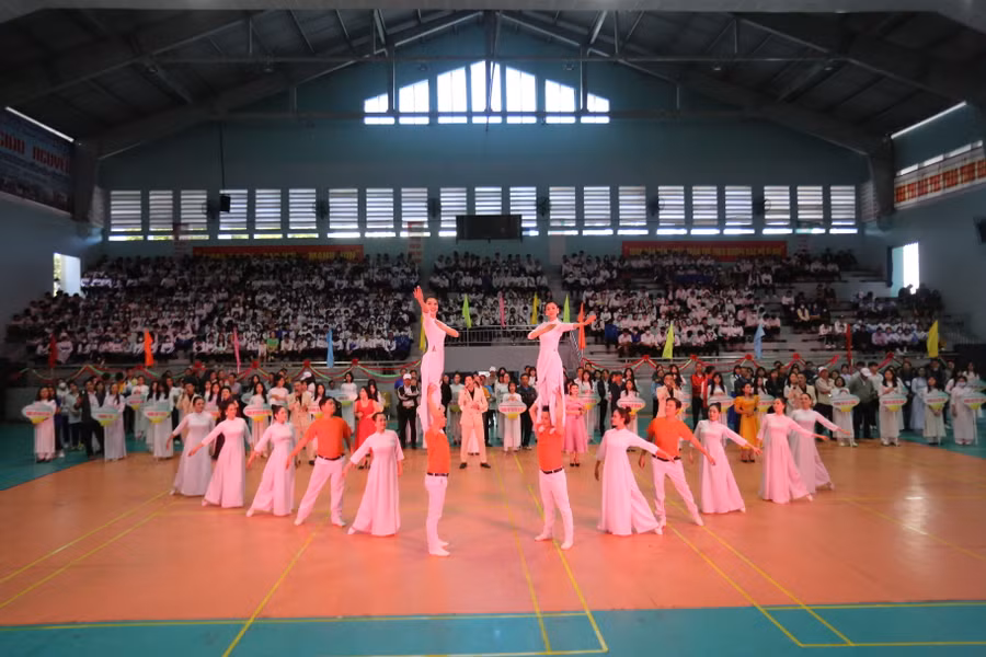 Các tiết mục văn nghệ chào mừng Hội khỏe thành công tốt đẹp. Ảnh: Văn Ngọc
