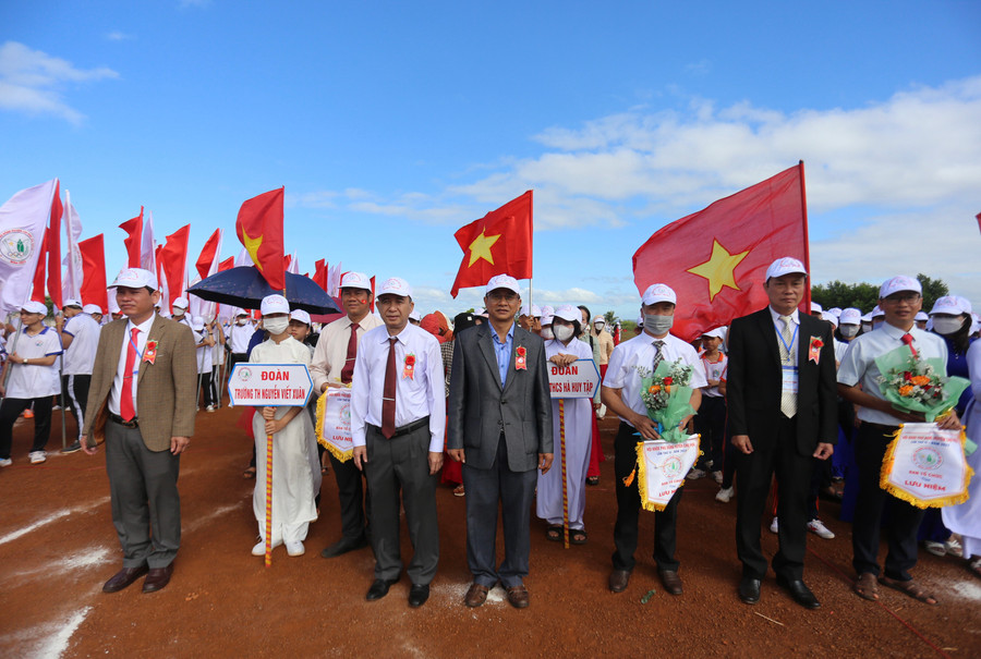 Hội khỏe Phù Đổng huyện Chư Pưh năm nay có sự tham gia của 23 đơn vị trường học trên địa bàn. Ảnh: Văn Ngọc Hội khỏe Phù Đổng huyện Chư Pưh năm nay có sự tham gia của 23 đơn vị trường học trên địa bàn. Ảnh: Văn Ngọc