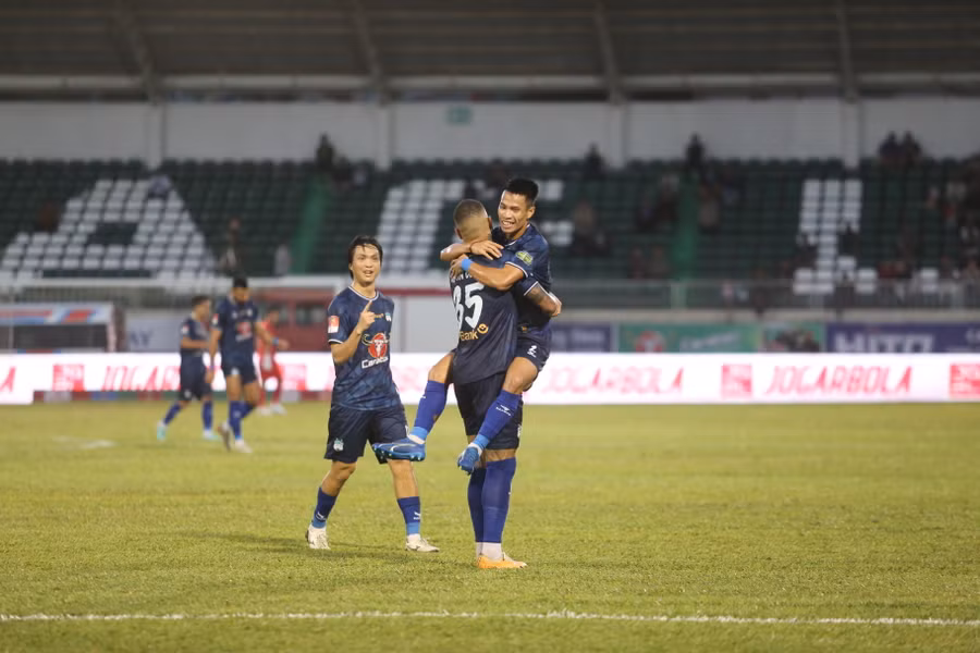 LPBank HAGL đã chính thức có chiến thắng đầu tiên ở mùa giải. Ảnh: Văn Ngọc LPBank HAGL đã chính thức có chiến thắng đầu tiên ở mùa giải. Ảnh: Văn Ngọc