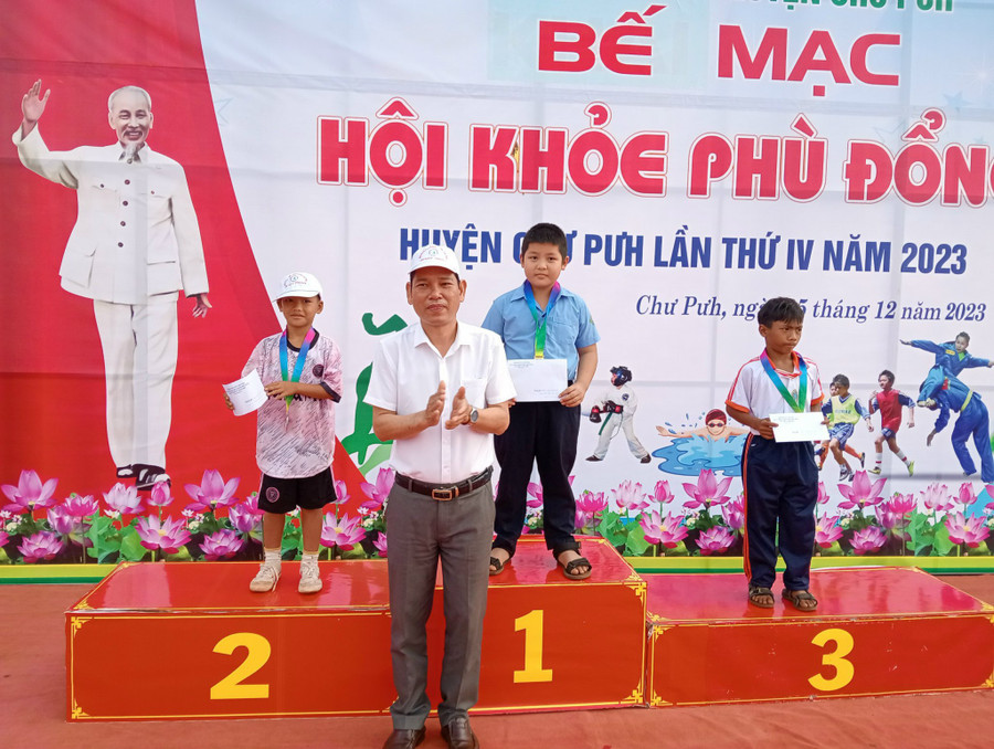 Ban tổ chức đã trao huy chương cho 174 VĐV và 35 tập thể xuất sắc ở Hội khỏe. Ảnh: Minh Hải Ban tổ chức đã trao huy chương cho 174 VĐV và 35 tập thể xuất sắc ở Hội khỏe. Ảnh: Minh Hải