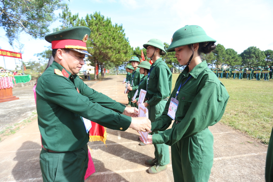 Ban tổ chức đã trao 142 giải cho các cá nhân và tập thể xuất sắc tại Hội thao năm nay. Ảnh: Văn Ngọc