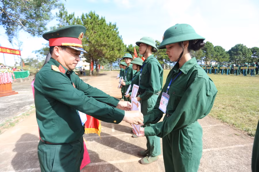 Ban tổ chức đã trao 142 giải cho các cá nhân và tập thể xuất sắc tại Hội thao năm nay. Ảnh: Văn Ngọc