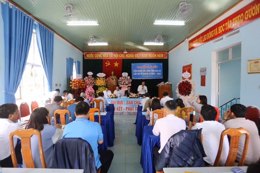 Đông đảo đại biểu tham gia Đại hội đã đóng góp các ý kiến thiết thực cho phong trào Cầu lông. Ảnh: Văn Ngọc