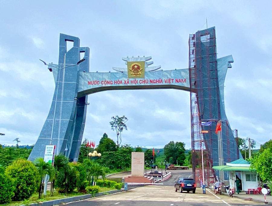 Công trình Quốc môn Cửa khẩu Quốc tế Lệ Thanh. Ảnh: Hạ Vy