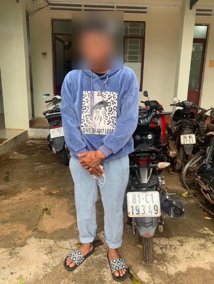 Hyi cùng phương tiện vi phạm. Ảnh: Công an Đak Đoa Hyi cùng phương tiện vi phạm. Ảnh: Công an Đak Đoa