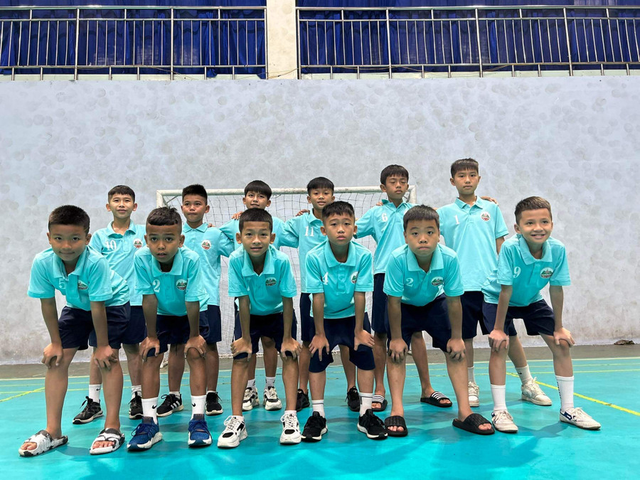 12 cầu thủ nhí của đội tuyển U11 Gia Lai năm nay. Ảnh: Văn Ngọc 12 cầu thủ nhí của đội tuyển U11 Gia Lai năm nay. Ảnh: Văn Ngọc