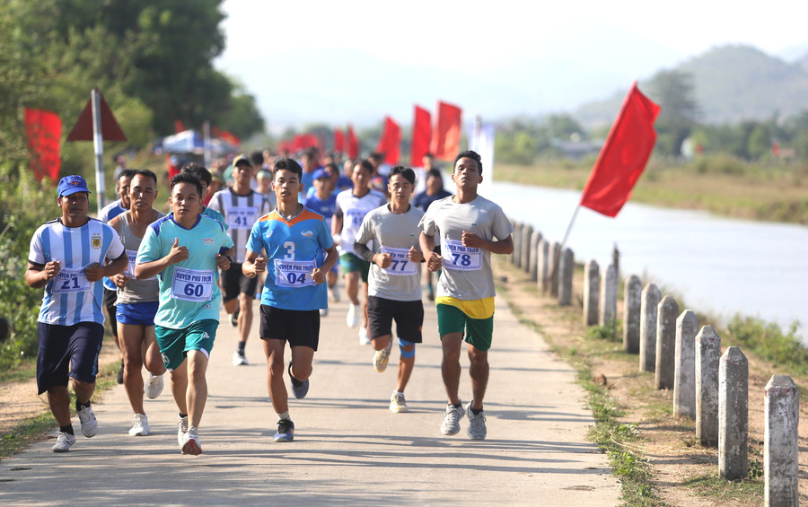 Giải đấu quy tụ gần 100 chân chạy ở khu vực Đông Nam tỉnh. Ảnh: Văn Ngọc