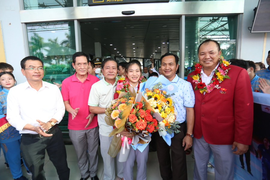 Cô gái vàng của thể thao Gia Lai đã nhận được những lời tán thưởng cùng sự ngưỡng mộ của mọi người. Ảnh: Văn Ngọc