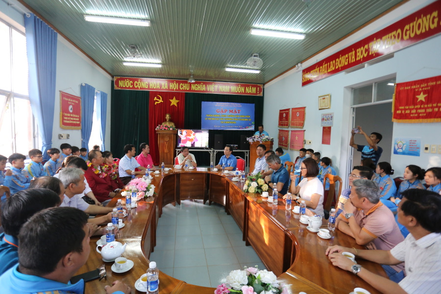 Lễ tuyên dương, khen thưởng VĐV Lê Thị Nhi được tổ chức trang trọng. Ảnh: Văn Ngọc