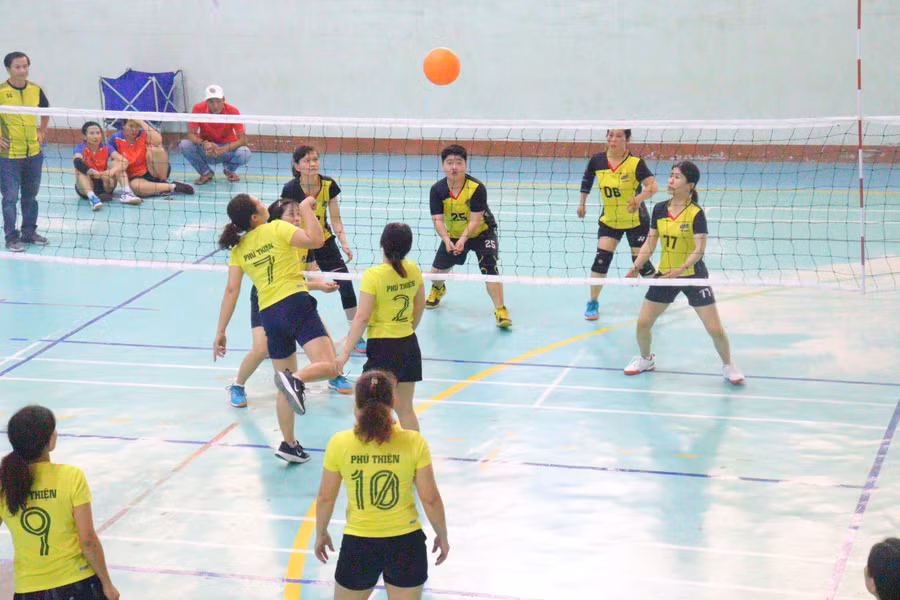 Giải đấu đã quy tụ 7 đội bóng ở khu vực Đông Nam tỉnh. Ảnh: Văn Ngọc