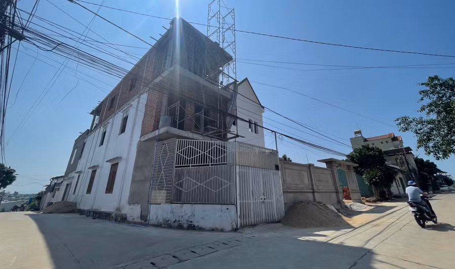 Căn nhà nơi xảy ra vụ sập giàn giáo thương tâm. Ảnh: Văn Ngọc