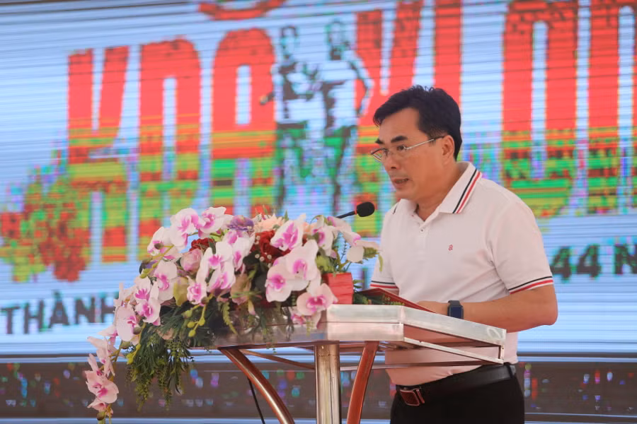 Phó Chủ tịch UBND TP. Pleiku, Trưởng Ban tổ chức giải Nguyễn Hữu Sung phát biểu tại giải chay. Ảnh: Văn Ngọc