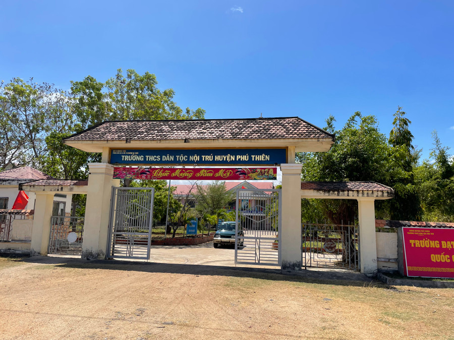 UBND huyện Phú Thiện sẽ kiểm tra việc sử dụng quỹ Hội phụ huynh ở Trường THCS Dân tộc nội trú huyện Phú Thiện. Ảnh: Văn Ngọc UBND huyện Phú Thiện sẽ kiểm tra việc sử dụng quỹ Hội phụ huynh ở Trường THCS Dân tộc nội trú huyện Phú Thiện. Ảnh: Văn Ngọc