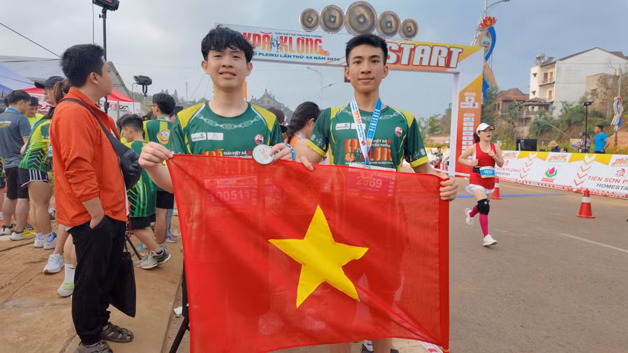 Tình yêu Tổ quốc được các runner truyền tải trong giải chạy lần này. Ảnh: Ngọc Duy