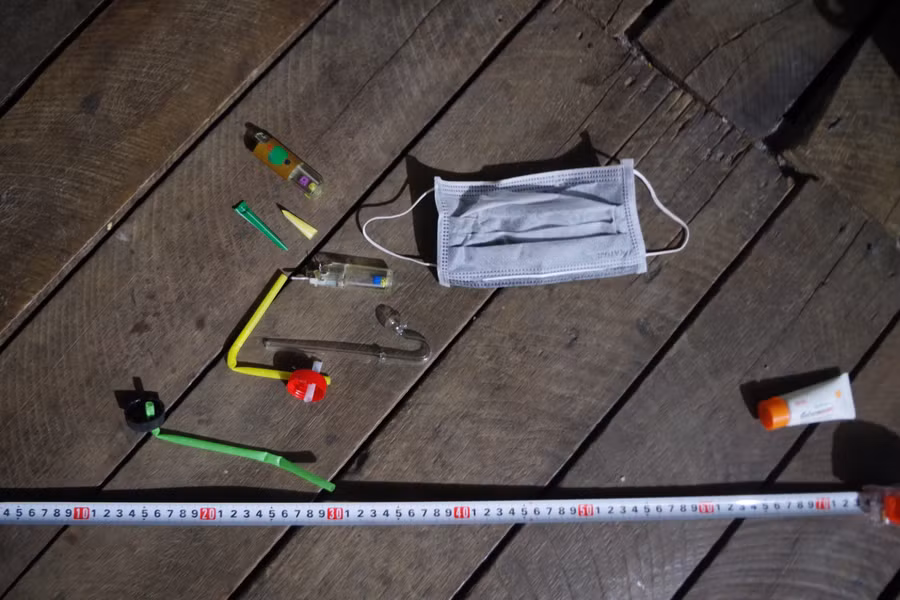 Tang vật thu giữ trong một vụ án tổ chức sử dụng trái phép chất ma túy. Ảnh: Thiên Văn