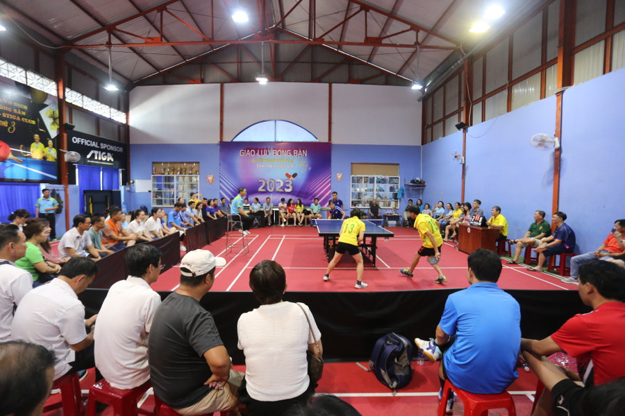 Các trận đấu chung kết đã diễn ra hấp dẫn với đông đảo khán giả đón xem. Ảnh: Văn Ngọc Các trận đấu chung kết đã diễn ra hấp dẫn với đông đảo khán giả đón xem. Ảnh: Văn Ngọc